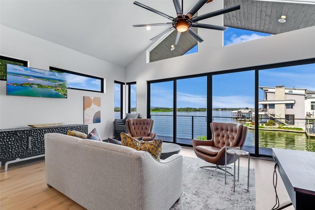 104 Raindrop LN, Kingsland, TX 78639