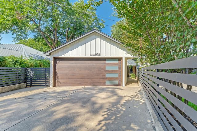 104 Raindrop LN, Kingsland, TX 78639