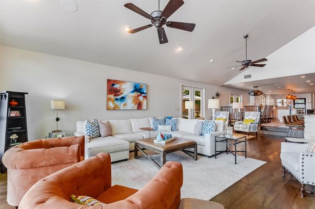 104 Raindrop LN, Kingsland, TX 78639