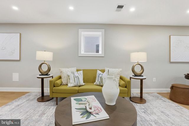 910 WESTMINSTER ST NW, Washington, DC 20001