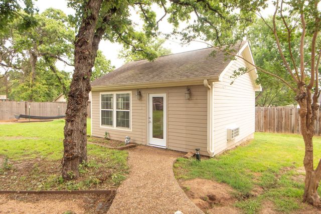 3000 Shadow Lawn Street, Brenham, TX 77833