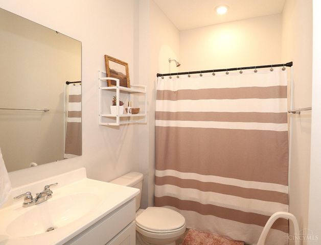 1802 Oak Cove, Goshen Twp, OH 45150