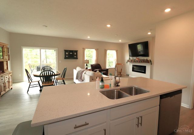 1802 Oak Cove, Goshen Twp, OH 45150