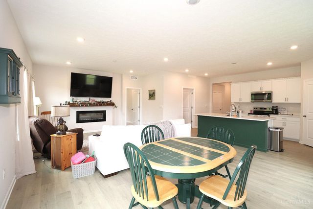 1802 Oak Cove, Goshen Twp, OH 45150