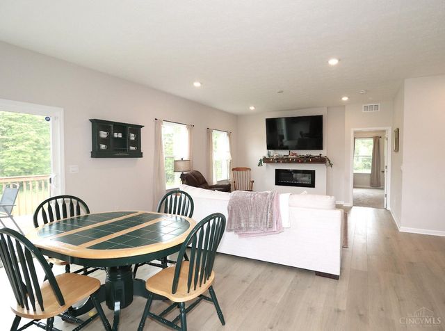 1802 Oak Cove, Goshen Twp, OH 45150