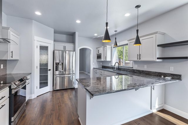 201 SE Sand Cyn Lane, Grants Pass, OR 97527