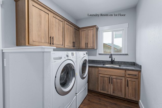 201 SE Sand Cyn Lane, Grants Pass, OR 97527