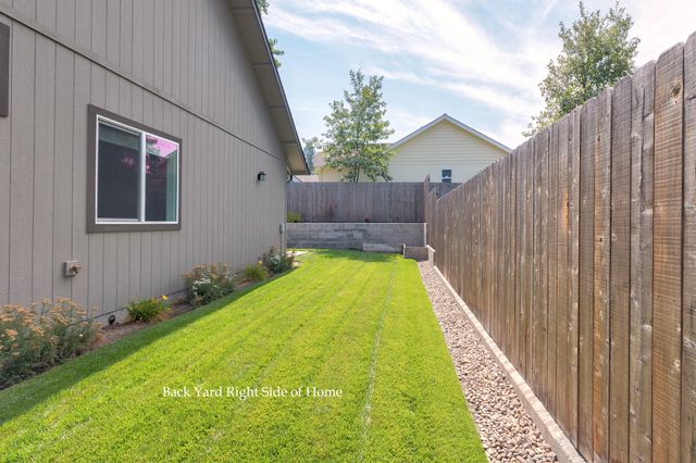 201 SE Sand Cyn Lane, Grants Pass, OR 97527