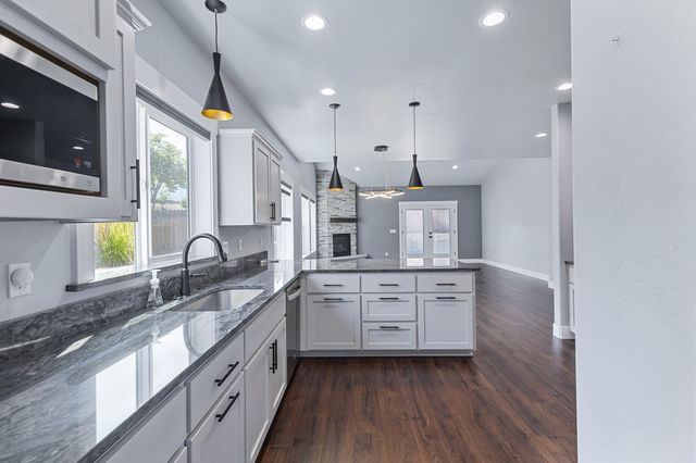 201 SE Sand Cyn Lane, Grants Pass, OR 97527