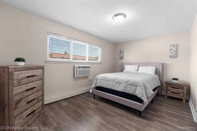 2325 W 13 Mile Rd, Royal Oak, MI 48073