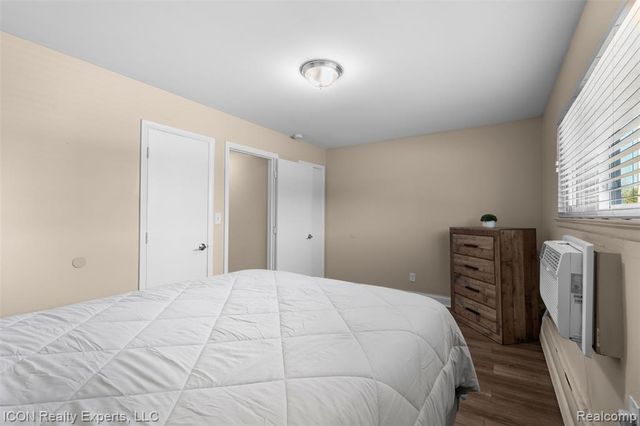 2325 W 13 Mile Rd, Royal Oak, MI 48073