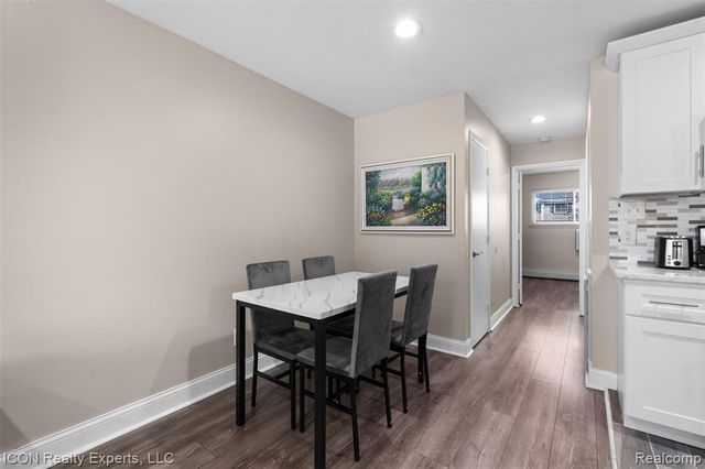 2325 W 13 Mile Rd, Royal Oak, MI 48073