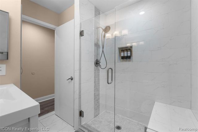 2325 W 13 Mile Rd, Royal Oak, MI 48073