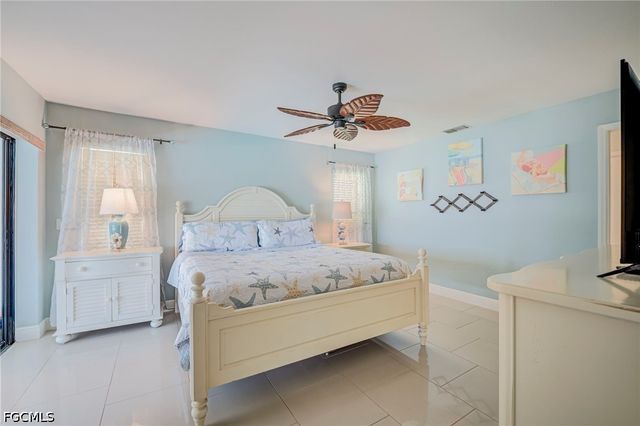716 SW 32nd CT, Cape Coral, FL 33991