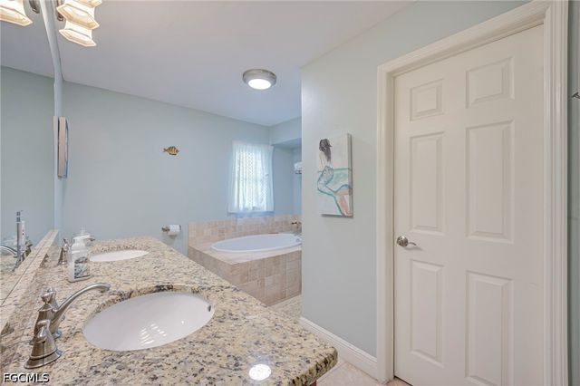 716 SW 32nd CT, Cape Coral, FL 33991