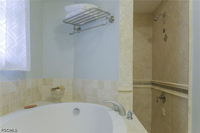 716 SW 32nd CT, Cape Coral, FL 33991
