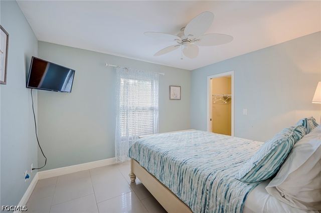 716 SW 32nd CT, Cape Coral, FL 33991