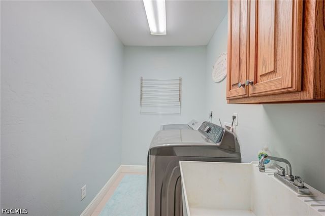 716 SW 32nd CT, Cape Coral, FL 33991