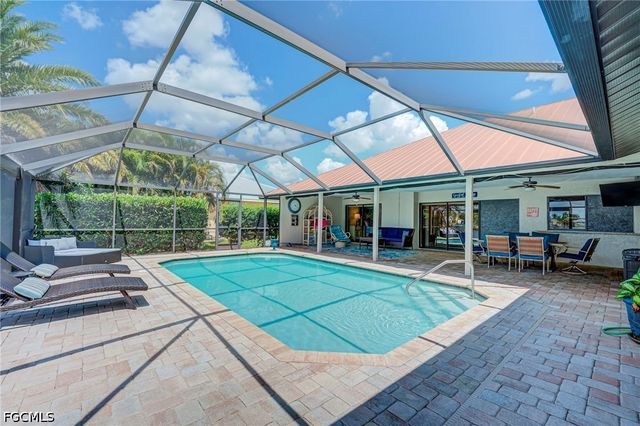 716 SW 32nd CT, Cape Coral, FL 33991