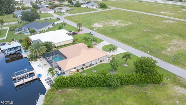 716 SW 32nd CT, Cape Coral, FL 33991