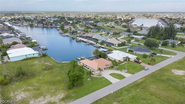 716 SW 32nd CT, Cape Coral, FL 33991