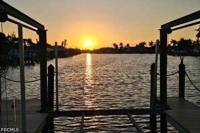 716 SW 32nd CT, Cape Coral, FL 33991