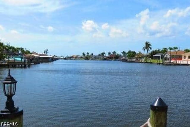 716 SW 32nd CT, Cape Coral, FL 33991