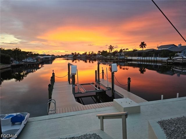 716 SW 32nd CT, Cape Coral, FL 33991