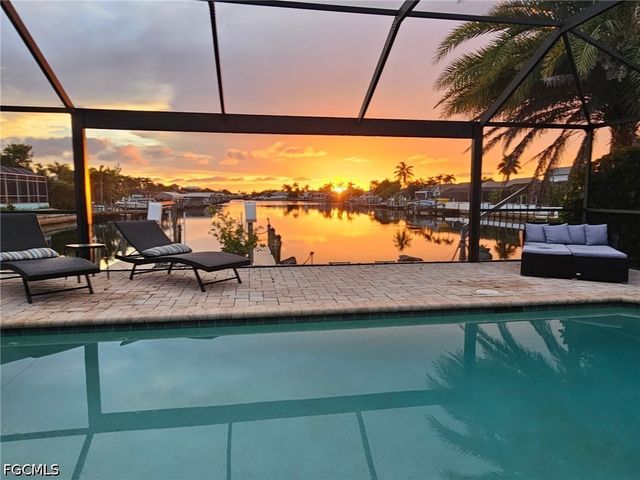 716 SW 32nd CT, Cape Coral, FL 33991
