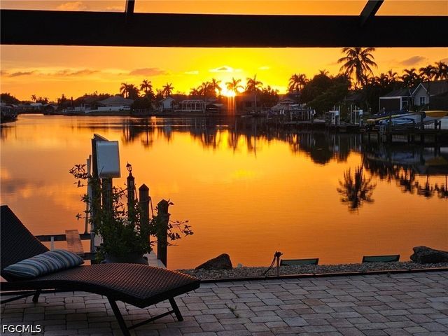 716 SW 32nd CT, Cape Coral, FL 33991