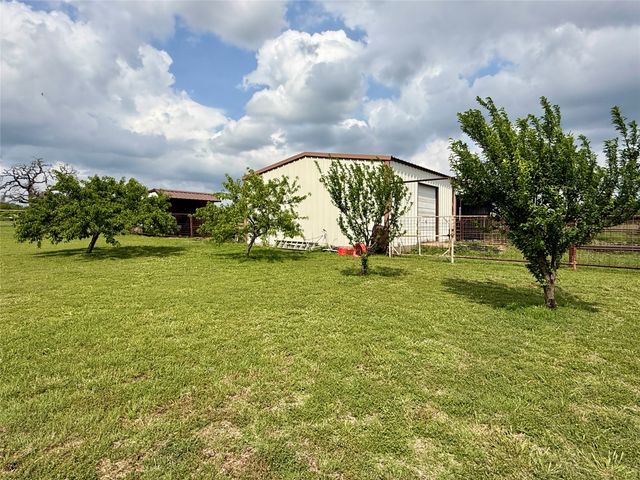 302 Poplar Street, Hico, TX 76457