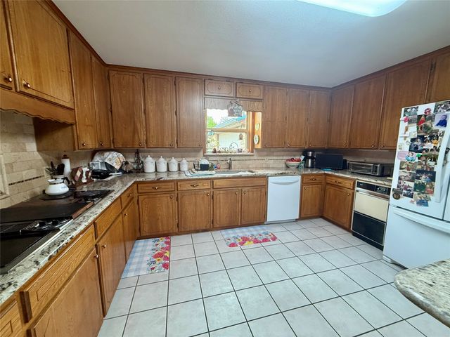 302 Poplar Street, Hico, TX 76457