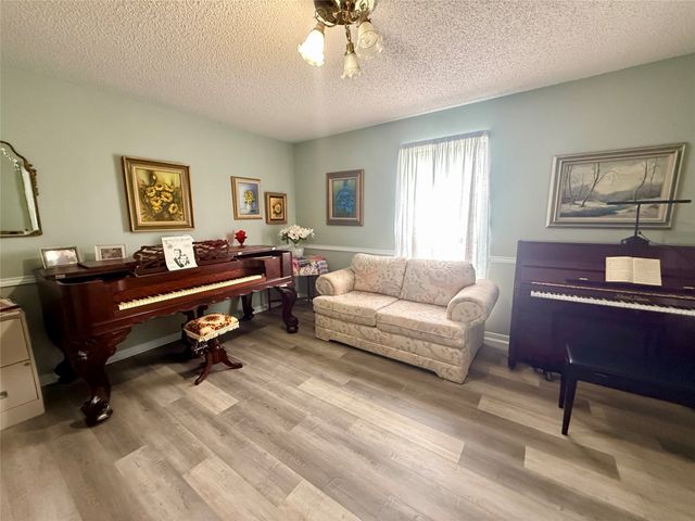 302 Poplar Street, Hico, TX 76457