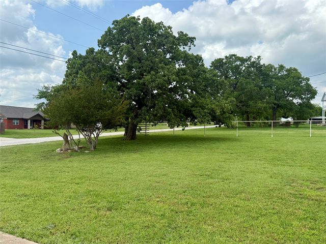 302 Poplar Street, Hico, TX 76457