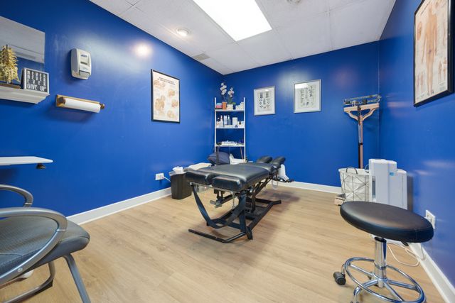 7361 North Avenue, River Forest, IL 60305