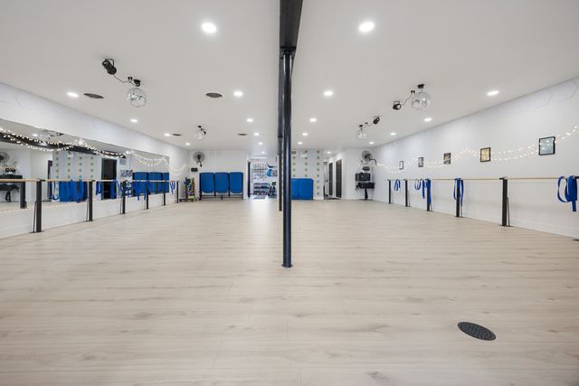 7361 North Avenue, River Forest, IL 60305