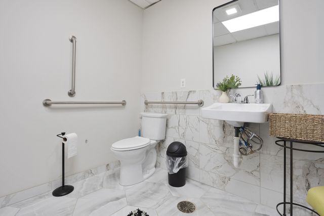 7361 North Avenue, River Forest, IL 60305