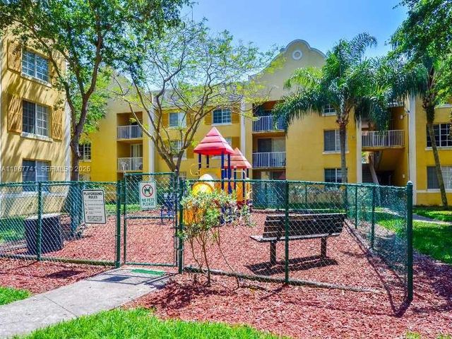 11165 SW 6th St 302, Pembroke Pines, FL 33025