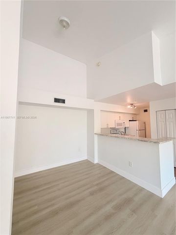 11165 SW 6th St 302, Pembroke Pines, FL 33025