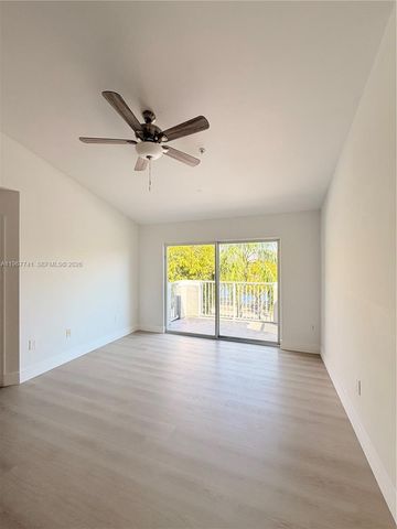 11165 SW 6th St 302, Pembroke Pines, FL 33025