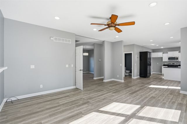 6821 Jane Austen Court, Johnston, IA 50131