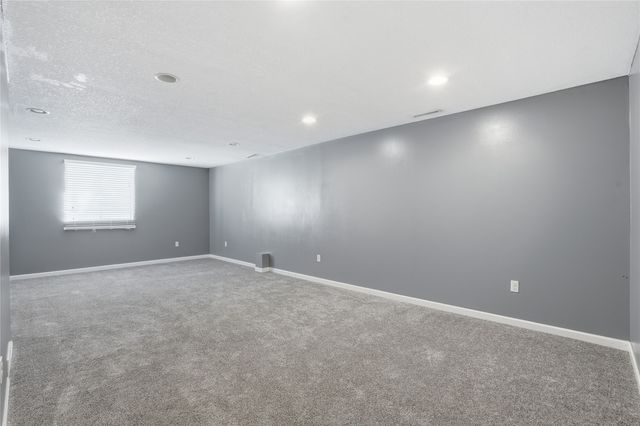6821 Jane Austen Court, Johnston, IA 50131