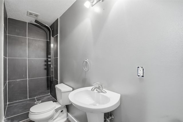 6821 Jane Austen Court, Johnston, IA 50131