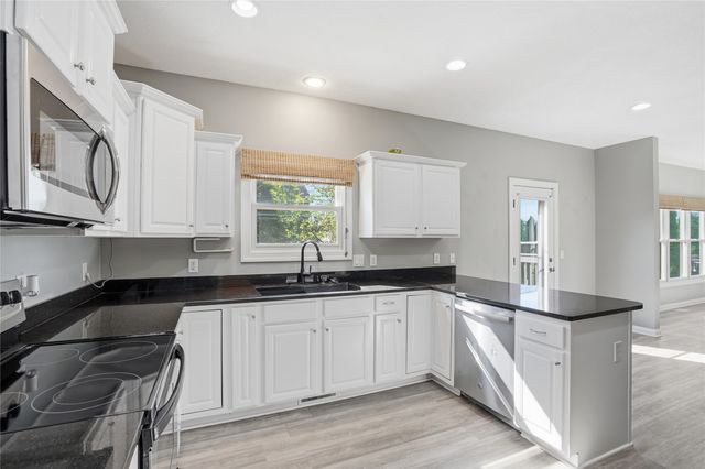 6821 Jane Austen Court, Johnston, IA 50131