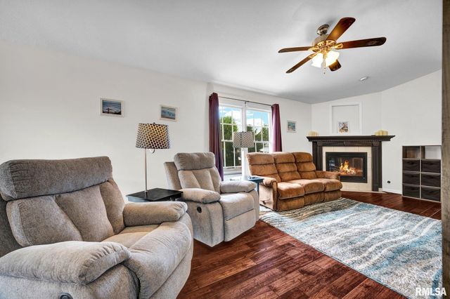 2121 W MINERS Drive, Dunlap, IL 61525