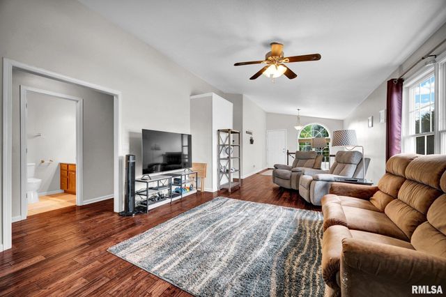 2121 W MINERS Drive, Dunlap, IL 61525