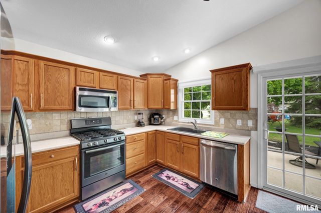 2121 W MINERS Drive, Dunlap, IL 61525