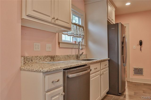 201 WELLESLEY Road, Syracuse, NY 13207
