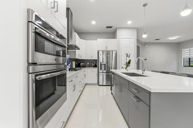 10555 Waves Way, Parkland, FL 33076