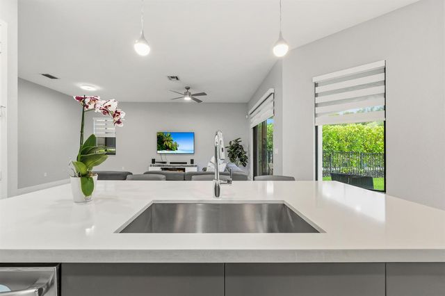 10555 Waves Way, Parkland, FL 33076